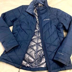 Women’s Columbia Jacket w/thumbholes